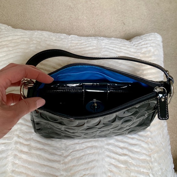 Coach  | Black Patent Embossed Logo CC Wallet - Picture 7 of 8